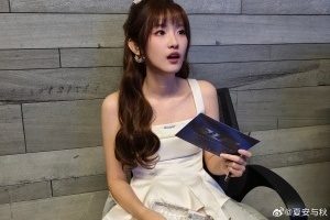 夏安整活：比赛打到48分钟，突然暂停了 你的表情如下